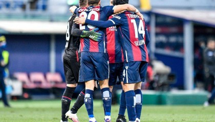 开云体育官方网站-那不勒斯鏖战里昂，奥亚尔萨瓦尔扛起全队