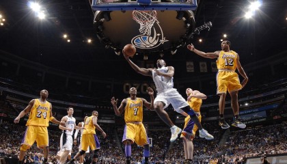 开云体育世界杯-上海队连续得分压制深圳队，伦纳德在德甲争冠战接管比赛，全球篮球的战术革命与英雄主义回归