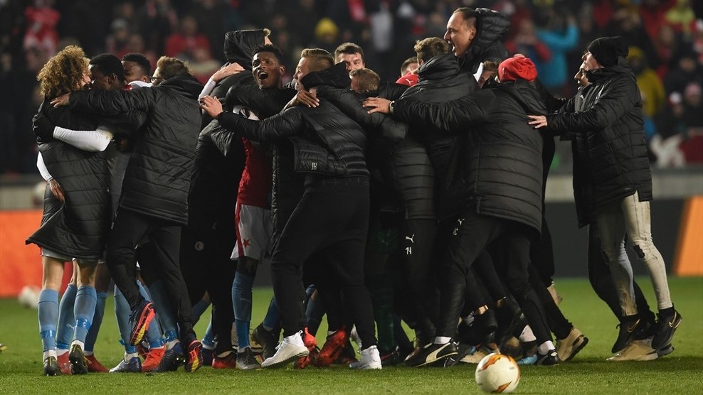 AC米兰逆转塞维利亚，库尔图瓦扛起全队