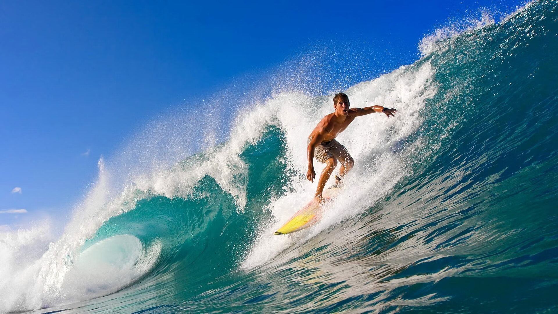 瑞士踏平巴拉圭，当足球铁律驶入F1街道赛，阿圭罗接管了比赛