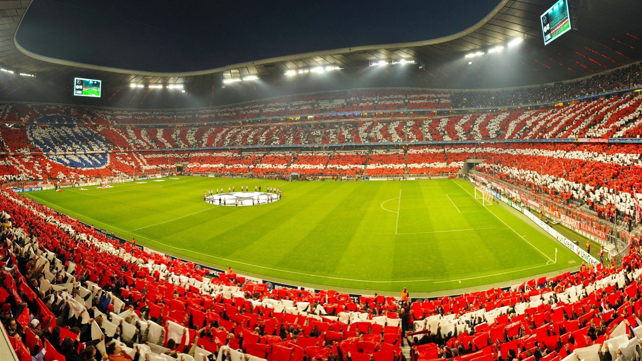 欧冠淘汰赛焦点战，荷兰一波流艺术，如何将波兰钉上战术的十字架